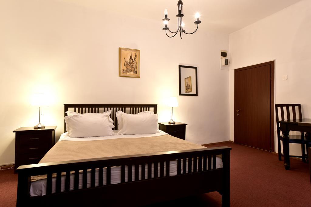 Da Vinci Hotel Brasov Bagian luar foto