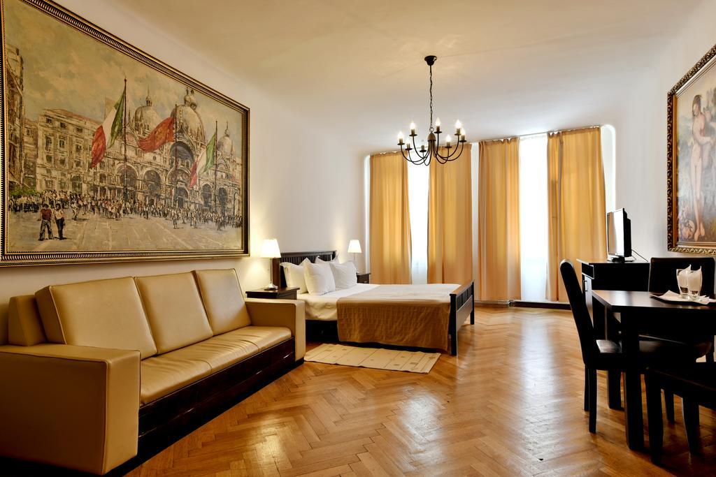 Da Vinci Hotel Brasov Bagian luar foto
