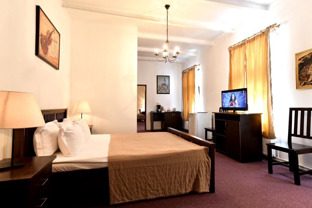 Da Vinci Hotel Brasov Bagian luar foto